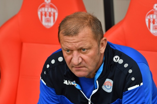 ”Dacă vor o mână forte, să-l aducă pe Dorinel”. Antrenorul-revelaţie, îndrumat spre o mare provocare. ”O echipă de jucători răsfăţaţi, ţinuţi în braţe” | EXCLUSIV