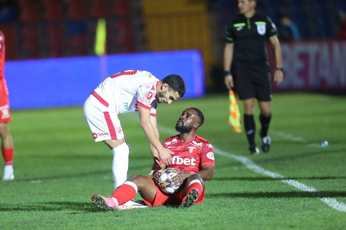 Greșeală uriașă de arbitraj! Dinamo se îndepărtează de play-off