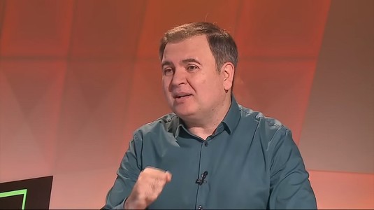 ”Te sparg!” Mihai Mironică, luat pe sus de un suporter! Comentatorul l-a scos din minţi pe fan: ”A înnebunit” | EXCLUSIV