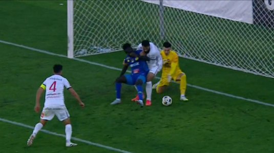VIDEO | Gol de cascadorii râsului în Superliga. Jucătorul a marcat cu spatele, după o fază pe care nimeni nu a înţeles-o