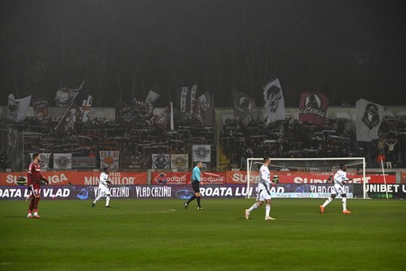 De necrezut! Jucătorii echipei care a şocat Superliga s-au săturat şi a dat cărţile pe faţă: ”Nouă ne plouă în vestiar”