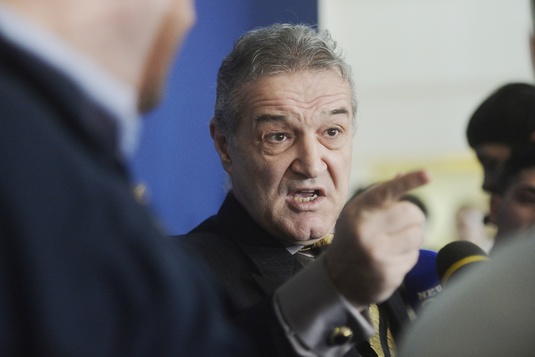 A început să-i critice şi după victorii. Becali se ia de jucători: ”Aş fi făcut 10 schimbări. Aşteptăm să dea Budescu o execuţie!”