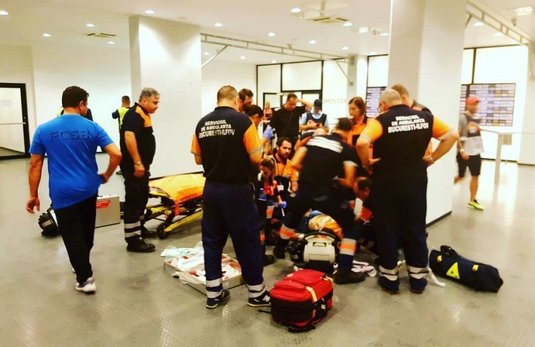 FOTO | Momente de panică la Arena Naţională! Doctorul FCSB-ului a fugit spre vestiare. Ce nu s-a văzut la TV