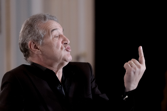 Transfer total surprinzător pentru FCSB. Becali vrea să dea lovitura cu un fundaş dreapta de 18 ani