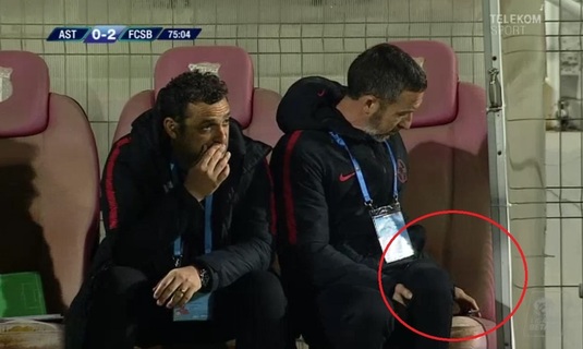 VIDEO | Nemulţumirea lui Teja: "Nu e normal să stai cu telefonul pe bancă" Antrenorul explică relaţia cu directorul sportiv al FCSB