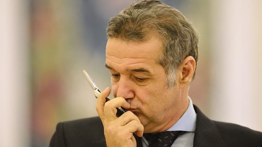 Decizie surprinzătoare luată de Becali în privinţa noului antrenor de la FCSB. A pus mâna pe telefon şi le-a cerut tuturor părerea