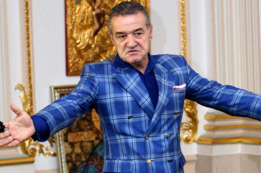 Becali l-a luat cu el în tribună. Transferul surprinzător făcut de FCSB, prezent pe Arena Naţională. N-a fost prezentat, dar a urmărit meciul cu CFR