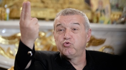 Dezmăţ într-un club din Bucureşti. Fostul patron de la FCSB, surprins în ipostaze incredibile. Becali nu ştie ce să mai facă