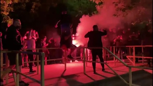 VIDEO | Momente incredibile cu fanii FCSB-ului, după ce Becali a anunţat că Şumudică preia echipa: "Îi învăţăm noi să ne respecte"