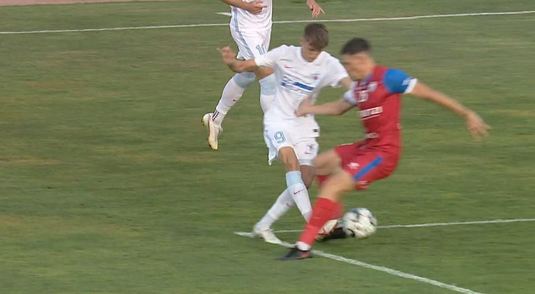 VIDEO Prima fază controversată a noului sezon competiţional. Tavi Popescu s-a jucat cu Racoviţan, iar FCSB a solicitat penalty