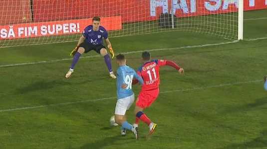 VIDEO | Fază controversată încă din startul partidei Voluntari - FCSB. Budescu a căzut în careul advers în duelul cu Costin şi a cerut penalty