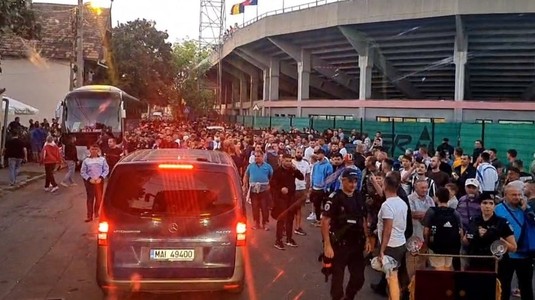 Dezorganizare la Oradea! MM şi fotbaliştii, uimiţi când au ajuns la stadion: "Nu avem cum să ajungem la meci. Nu am văzut în viaţa mea aşa"
