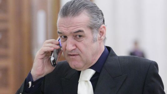 Cu cine din interiorul FCSB discută Gigi Becali în timpul meciurilor: "Vorbesc cu el de 10 ori. Schimbări, primul 11, tot!" | EXCLUSIV