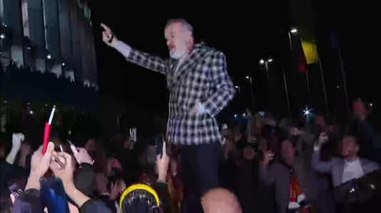 Gigi Becali s-a urcat pe maşină în faţa fanilor, după ce a anunţat prima mutare pentru noul sezon şi ce transferuri face: “Neapărat”