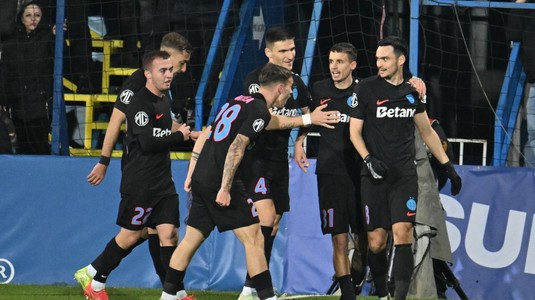 A devenit revelaţia de la FCSB şi a primit sfaturi pentru a nu pica în capcană: "Mergea să ia autografe de la fotbalişti şi acum dă"