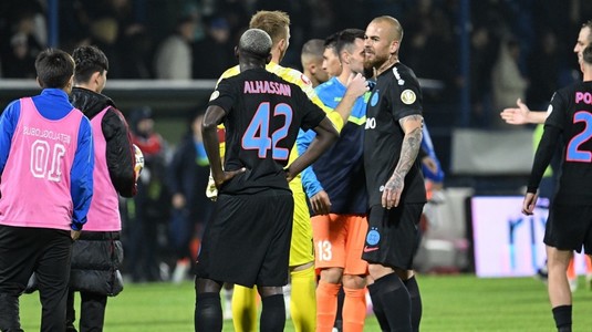 Suporterii au rupt tăcerea! Doi fotbalişti de la FCSB au fost luaţi în vizor: "Nu vreau să jignesc, nu sunt de FCSB. Este o dezamăgire pentru toată lumea”