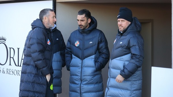 Becali i-a arătat cu degetul după eşecul cu Botoşani: "Ei trebuiau să schimbe". Pintilii, aflat în studio, vizat direct: "Munceşte, uită-te, stai 17 ore pe calculator"