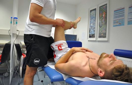 Probleme pentru Bratu la Dinamo | Un jucător s-a accidentat la spate şi a plecat în Germania pentru a se trata la o clinică privată