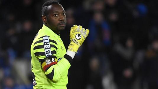 Parfait Mandanda semnează cu Dinamo! Portarul vine să-i ia locul lui Sean McDermott