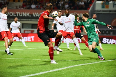 Andrei Nicolescu a pus ”tunurile” pe ciucani: ”Suporterii Dinamo au primit o serioasă doză de gaz lacrimogen sau ghete şi bastoane”