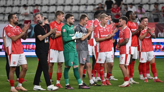 Opinii contradictorii în privinţa unui fotbalist de la Dinamo: ”Face multe greşeli” / ”Are doar 21 de ani”