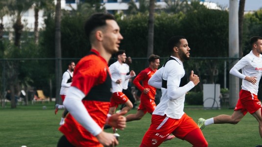 Dinamo l-a luat în cantonament şi vrea să-l transfere şi pe fratele celebru: "Să fim sinceri, ne gândim"