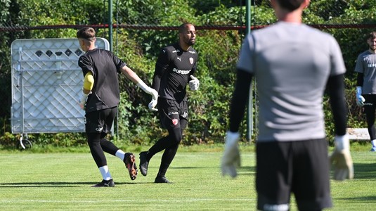Trebuia să plece de la Dinamo în această vară, dar s-a operat! Cât va lipsi titularul "câinilor" din sezonul trecut