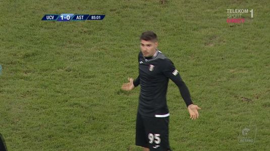 VIDEO | Gafă a lui Alexandru Tudor. I-a arătat cartonaşul galben unui alt jucător. Iată faza!