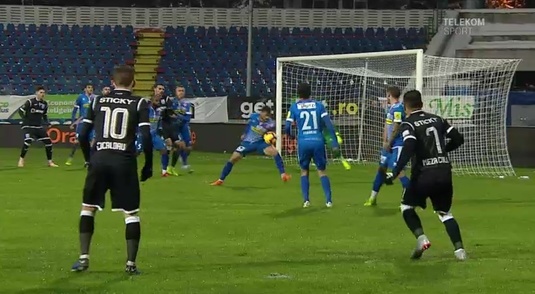 VIDEO | Oltenii au luat foc. Istvan Kovacs i-a refuzat Craiovei două penalty-uri în trei minute