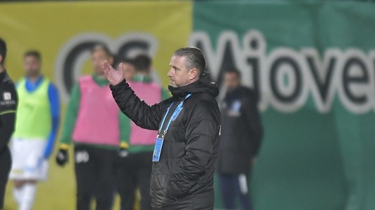 Laurenţiu Reghecampf comentează declaraţia lui Dan Petrescu. "Dacă vreţi le dăm şi trofeul de acum, să le dăm medalia de campioni şi să fie sănătoşi"