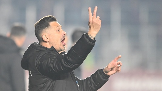 Un singur fotbalist a fost graţiat de Mirel Rădoi! Cine a apărut la Chindia - Universitatea Craiova dintre cei patru jucători pedepsiţi