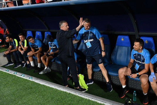 ”Cred că orice antrenor rupea uşa”. Plecarea lui Reghecampf de la Craiova spre Arabia, salutată de rivalii din Superligă | EXCLUSIV