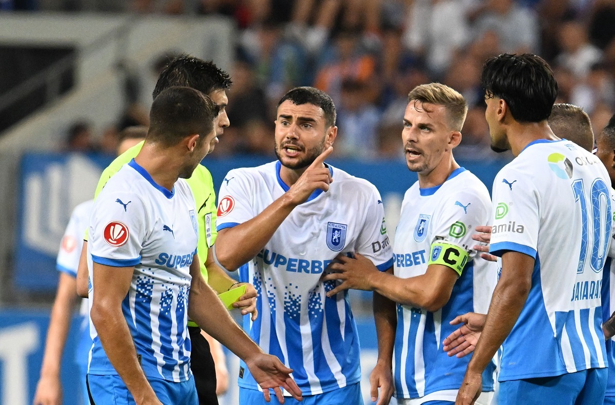 ”Nu au nevoie să facă asta şi să se abată de la fotbalul pe care îl joacă”