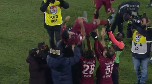 VIDEO | Culio, purtat pe braţe de colegi la finalul ultimului meci pentru CFR! A sărbătorit alături de suporteri