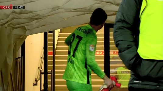 VIDEO | A cedat! Giedrius Arlauskis, reacţie nervoasă după ce a fost eliminat în FCSB - CFR Cluj. Ce a făcut pe tunel