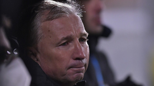 Moment fabulos cu Dan Petrescu la conferinţa de presă: "A căzut o sticlă şi mi-a dat galben mie. O dăduse Panin, nu eu"