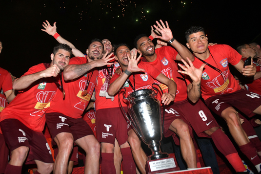 Jucătorii care pot pleca de la CFR! ”El are ofertă foarte mare şi există şanse mici să plece toţi 3!” Pierderi mari pentru Dan Petrescu | EXCLUSIV