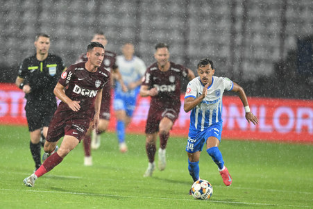 VIDEO | CFR Cluj - Universitatea Craiova 2-3. Meci nebun în Gruia: cinci goluri, ocazii mari, Dan Petrescu eliminat pentru proteste vehemente