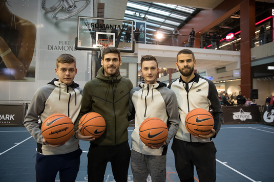 Au dat mingea de fotbal pe cea de baschet. Jucătorii Viitorului au făcut spectacol în mall înaintea meciului cu FC Voluntari