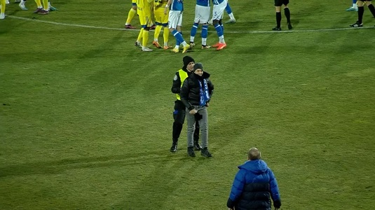 VIDEO | Un suporter a pătruns pe teren la sfârşitul meciului Farul - Petrolul! Ce s-a întâmplat apoi