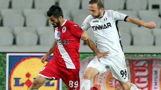 Probleme grave la un club de tradiţie din Liga I. Jucătorii sunt neplătiţi de luni bune şi vor să-şi depună memorii. Mesajul antrenorului