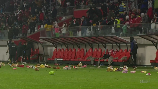 VIDEO: Gest superb făcut de suporterii lui Sepsi! Au aruncat cu jucării pe gazon la pauza meciului cu FCSB