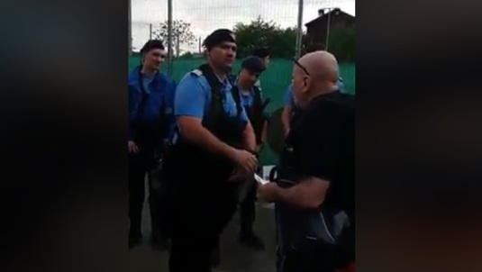 VIDEO | Modul incredibil în care un jandarm încearcă să umilească un fan mai în vârstă! UPDATE | Reacţia Jandarmeriei