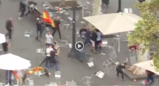 Atenţie, imagini dure! Haosul continuă în Catalonia. Lupte de stradă între ultraşi VIDEO