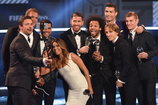 Azi are loc gala The Best FIFA. Cine sunt finaliştii categoriilor de la ediţia din acest an. Ronaldo se pregăteşte pentru al doilea trofeu consecutiv