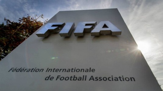 Scandalul continuă la FIFA. Doi foşti şefi ai unor foruri fotbalistice au fost găsiţi vinovaţi de corupţie