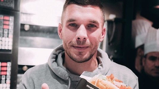 Lukas Podolski şi-a deschis un restaurant pentru kebab la Koln, fanii au stat la coadă cinci ore