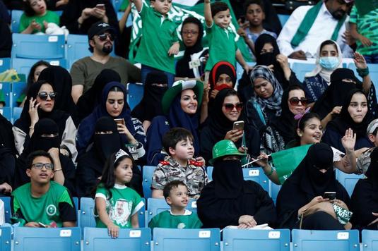 Decizie istorică luată în Arabia Saudită! Femeile vor putea asista la anumite meciuri de fotbal care au fost deja anunţate