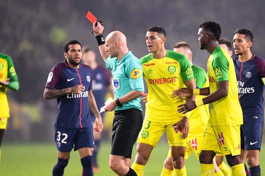 Arbitrul meciului Nantes - PSG şi-a cerut scuze pentru un gest "nepotrivit"