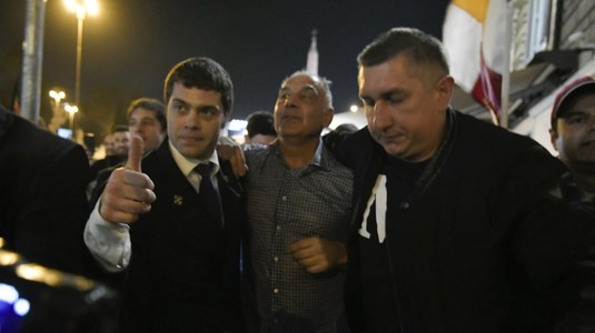 VIDEO | Atât îl costă ultima aroganţă pe patronul celor de la AS Roma. Cât va plăti după ce s-a aruncat în Fontana dei Leoni
